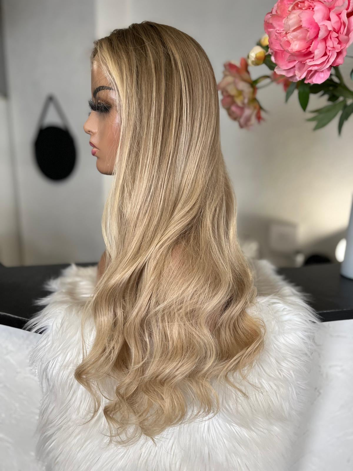 Valeria - illusion integral + lace top / 26 inch / 150 % Volume / European hair / small