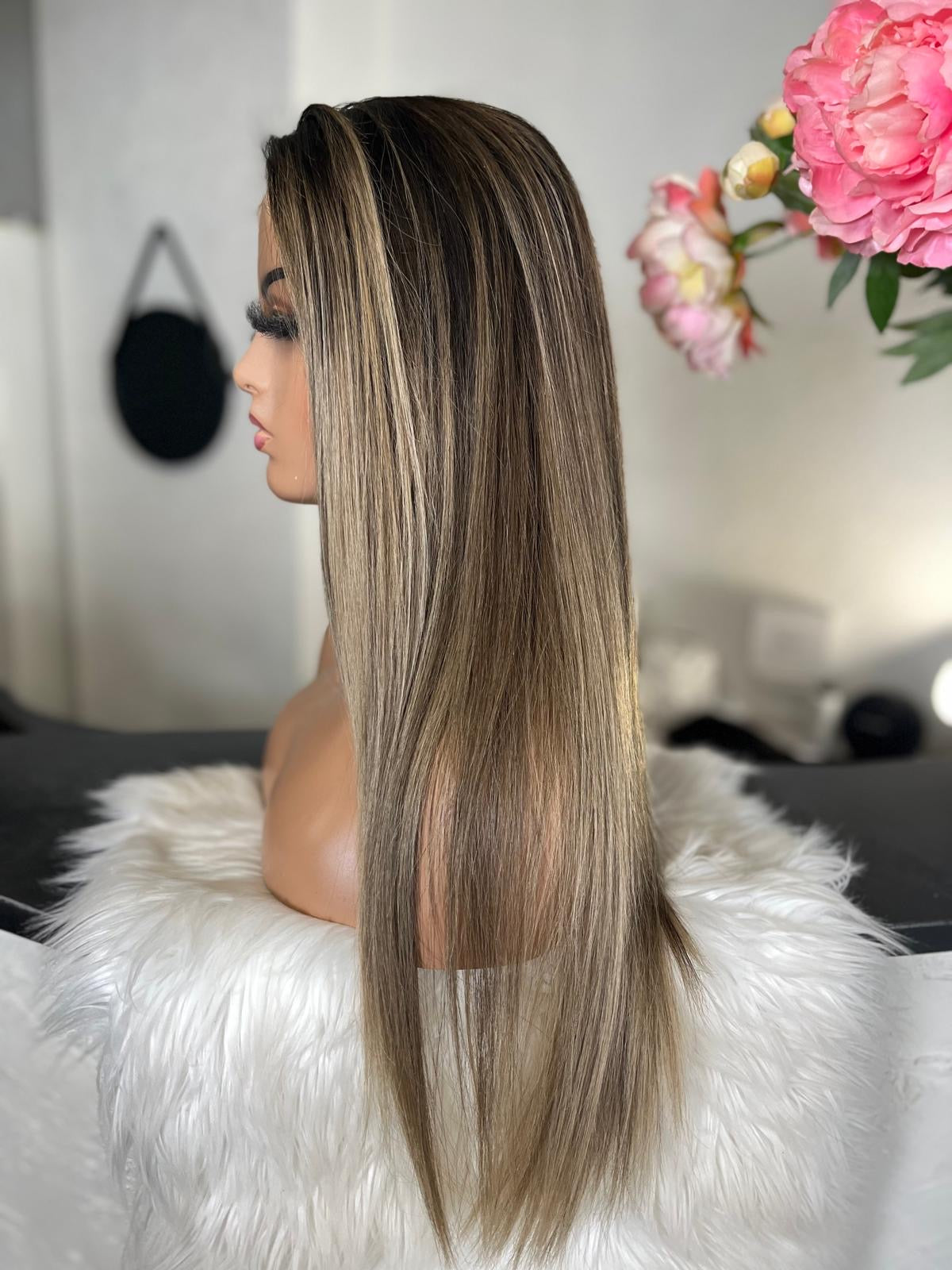 Claudia - illusion integral + lace top / 26 inch / 150 % Volume / European hair / small