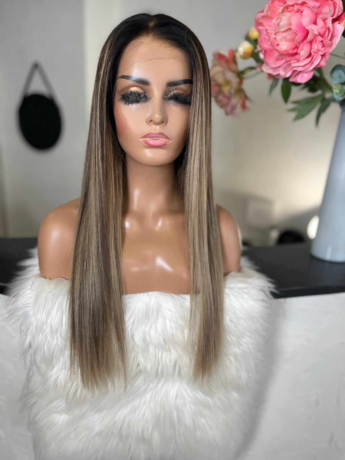 Claudia - illusion integral + lace top / 26 inch / 150 % Volume / European hair / small