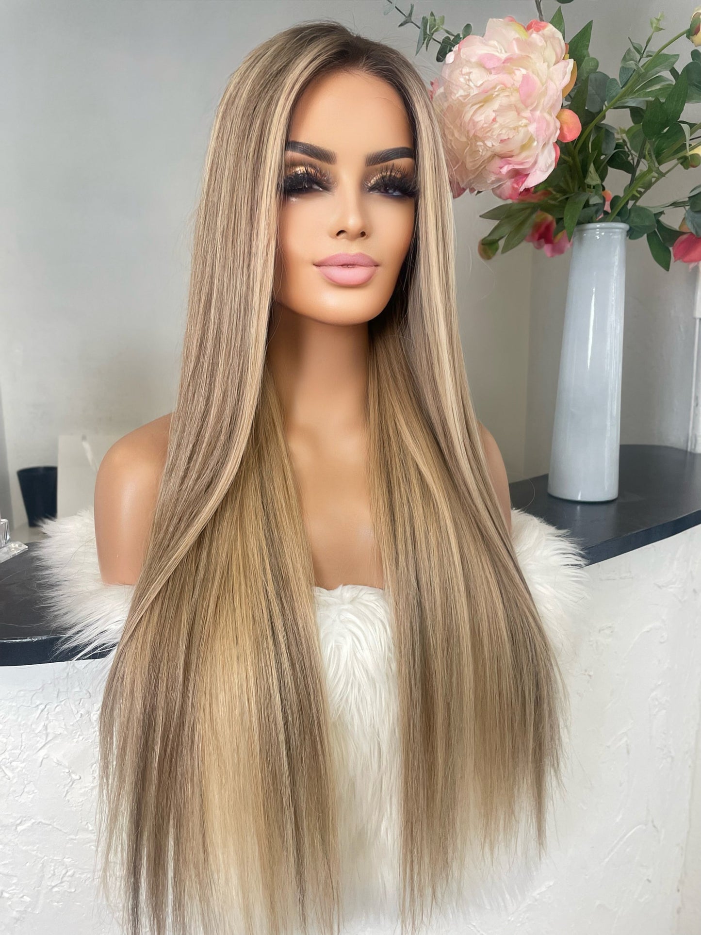Linda - integral + lace top / 28 inch / 200 % Volume / European hair / medium
