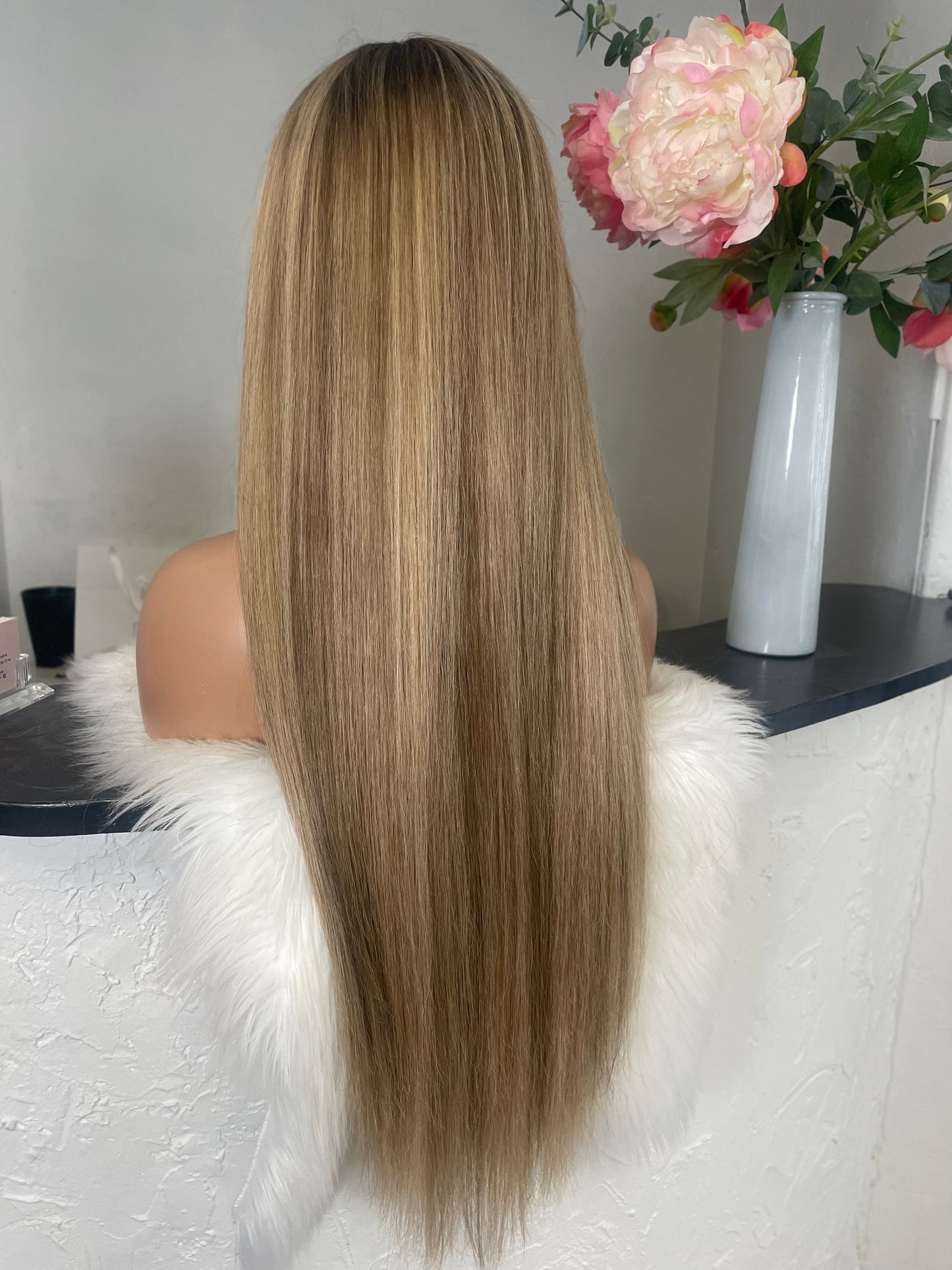 Linda - integral + lace top / 28 inch / 200 % Volume / European hair / medium