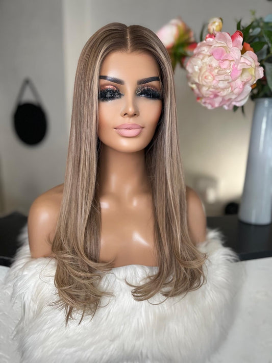 Mona  - illusion integral + lace top  / 26 inch / 150 % Volume / European hair / small