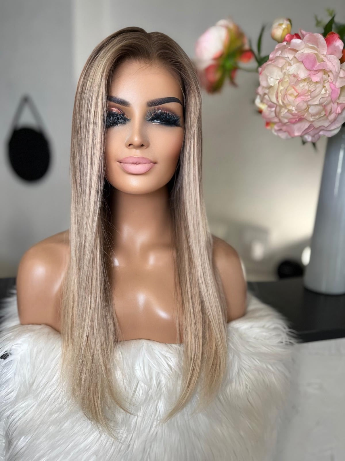 Laura -  confort integral illusion + lace top / 24 inch / 150% Volume / european hair / small