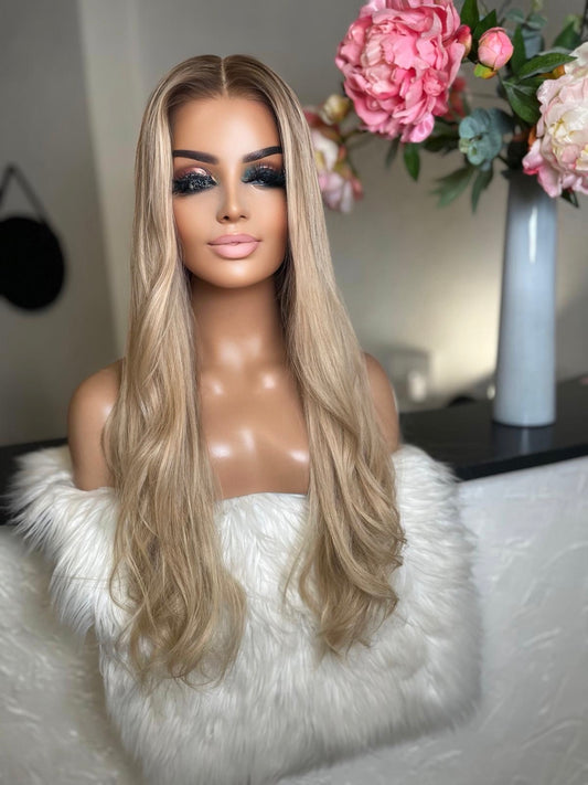 Alya   - Integral + lace top  / 28 inch / 150 % Volume / mongolian hair / small