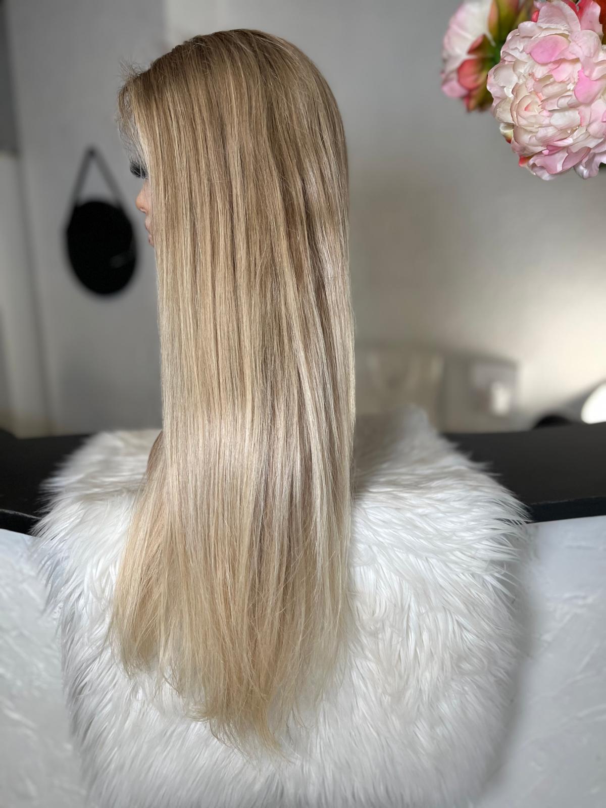 Claudia   - Integral + lace top  / 28 inch / 150 % Volume / mongolian hair / small