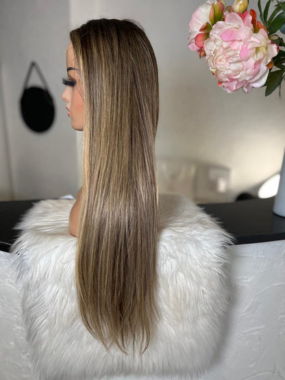 Maeva  - Integral + lace top  / 28 inch / 150 % Volume / mongolian hair / small