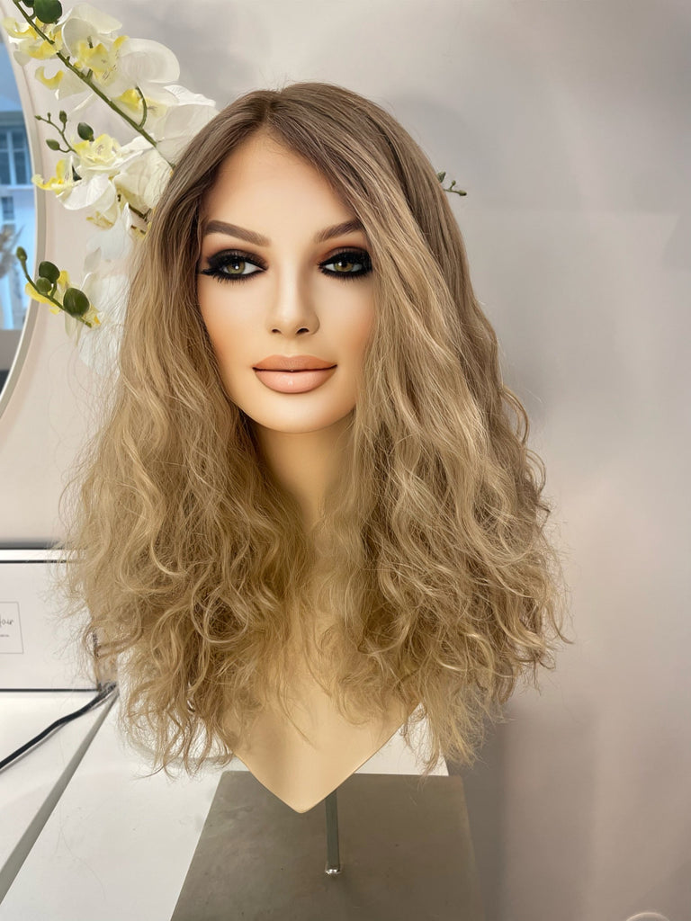 .Julia - Integral confort Cap Gold + skin top / 18 inch / 150 % Volume / European hair thin hair / small / Natural Curly