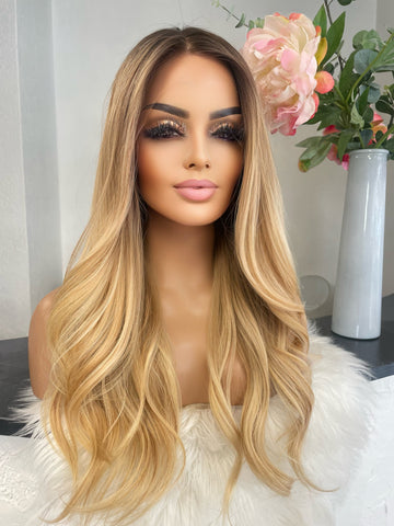 Thelma - Integral + lace top  / 22 inch / 150 % Volume / Russian hair